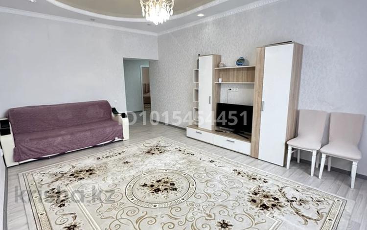 2-комнатная квартира · 75 м² · 4/8 этаж, мкр Нурсая, Султанахмет Кожыков 4Д за 260 000 ₸ в Атырау — фото 2
