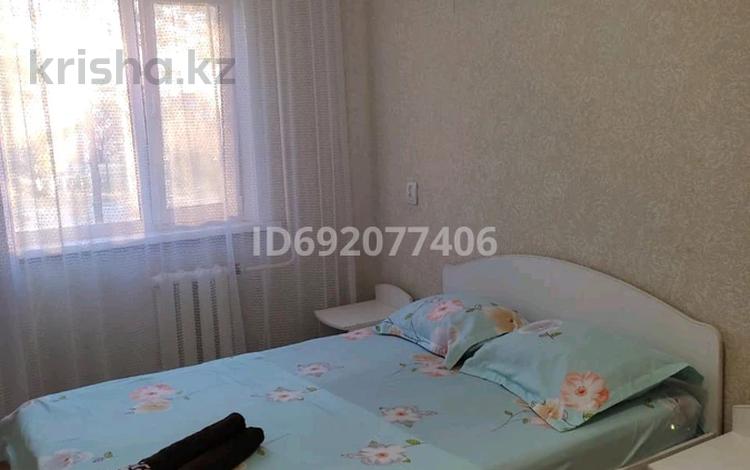 1-комнатная квартира, 42 м², 2/5 этаж посуточно, Назарбаева 20 за 7 500 〒 в Павлодаре — фото 2