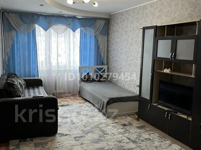 1-комнатная квартира · 38 м² · 1/5 этаж, Район Дворца спорта, Ивушка, Центральный рынок за 9 000 〒 в Усть-Каменогорске