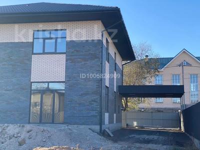 Отдельный дом · 5 комнат · 270 м² · 10 сот., мкр Михайловка , Новая 68 за 95 млн ₸ в Караганде, Казыбек би р-н