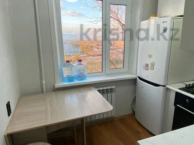 3-комнатная квартира · 63 м² · 2/5 этаж, Майкудук, Майкудук, 15й микрорайон за 11 млн ₸ в Караганде, Алихана Бокейханова р-н