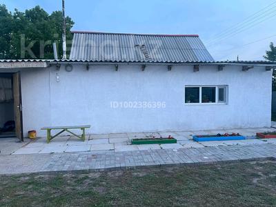 Отдельный дом · 3 комнаты · 80 м² · 10 сот., Абулхаир хан 21 за 10.8 млн 〒 в Аксае