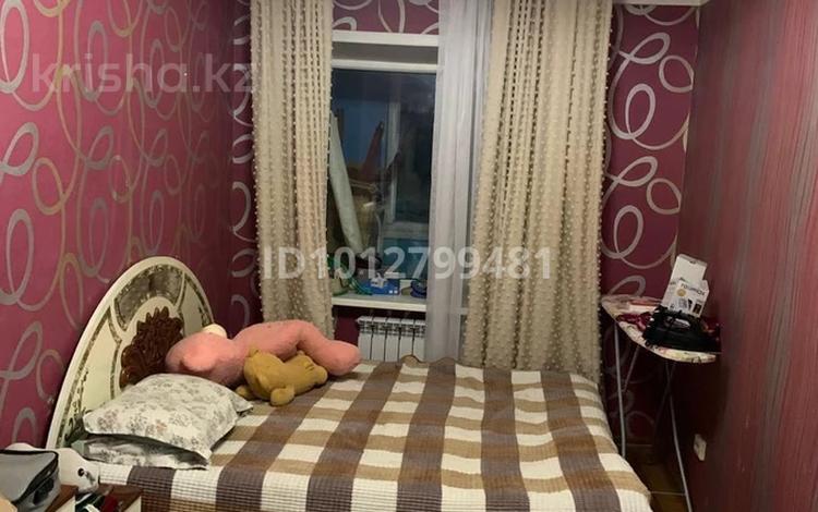 3-комнатная квартира · 70 м² · 4/5 этаж, мкр Юго-Восток, Язева 17 — Продается 3-комнатная квартира в Юго-Востоке, Караганда Просторная и уютная 3-комнатная квартира площадью 70 кв. м на 4 этаже 5-этажного дома. Отличный вариант для семьи — квартира полностью готова к проживанию и не требует дополнительных вложений. Выполнен новый качественный ремонт. Светлые комнаты, удобная планировка, чистый подъезд и спокойный двор. ️ Практически вся мебель остается новым владельцам. Забираем только холодильник, морозильник и телевизор. Остальная мебель остается, включая качественный диван, приобретенный за 400 000 тенге. Во всей квартире установлены новые современные люстры. Преимущества: Площадь — 70 кв. м 4 этаж из 5 Новый ремонт Большая часть мебели остается Новые люстры Развитая инфраструктура: рядом школы, детские сады, магазины, аптеки и остановки Цена: 30 000 000 тенге Звоните и записывайтесь на просмотр. Квартира продается в связи с переездом. Реальному покупателю — разумный торг при осмотре. за 25 млн ₸ в Казыбек би р-н — фото 2