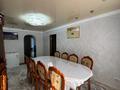 3-комнатная квартира · 70 м² · 4/5 этаж, мкр Юго-Восток, Язева 17 — Продается 3-комнатная квартира в Юго-Востоке, Караганда Просторная и уютная 3-комнатная квартира площадью 70 кв. м на 4 этаже 5-этажного дома. Отличный вариант для семьи — квартира полностью готова к проживанию и не требует дополнительных вложений. Выполнен новый качественный ремонт. Светлые комнаты, удобная планировка, чистый подъезд и спокойный двор. ️ Практически вся мебель остается новым владельцам. Забираем только холодильник, морозильник и телевизор. Остальная мебель остается, включая качественный диван, приобретенный за 400 000 тенге. Во всей квартире установлены новые современные люстры. Преимущества: Площадь — 70 кв. м 4 этаж из 5 Новый ремонт Большая часть мебели остается Новые люстры Развитая инфраструктура: рядом школы, детские сады, магазины, аптеки и остановки Цена: 30 000 000 тенге Звоните и записывайтесь на просмотр. Квартира продается в связи с переездом. Реальному покупателю — разумный торг при осмотре. за 25.5 млн ₸ в Казыбек би р-н — фото 2
