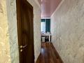 3-комнатная квартира · 70 м² · 4/5 этаж, мкр Юго-Восток, Язева 17 — Продается 3-комнатная квартира в Юго-Востоке, Караганда Просторная и уютная 3-комнатная квартира площадью 70 кв. м на 4 этаже 5-этажного дома. Отличный вариант для семьи — квартира полностью готова к проживанию и не требует дополнительных вложений. Выполнен новый качественный ремонт. Светлые комнаты, удобная планировка, чистый подъезд и спокойный двор. ️ Практически вся мебель остается новым владельцам. Забираем только холодильник, морозильник и телевизор. Остальная мебель остается, включая качественный диван, приобретенный за 400 000 тенге. Во всей квартире установлены новые современные люстры. Преимущества: Площадь — 70 кв. м 4 этаж из 5 Новый ремонт Большая часть мебели остается Новые люстры Развитая инфраструктура: рядом школы, детские сады, магазины, аптеки и остановки Цена: 30 000 000 тенге Звоните и записывайтесь на просмотр. Квартира продается в связи с переездом. Реальному покупателю — разумный торг при осмотре. за 25.5 млн ₸ в Казыбек би р-н — фото 4