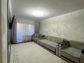 3-комнатная квартира · 70 м² · 4/5 этаж, мкр Юго-Восток, Язева 17 — Продается 3-комнатная квартира в Юго-Востоке, Караганда Просторная и уютная 3-комнатная квартира площадью 70 кв. м на 4 этаже 5-этажного дома. Отличный вариант для семьи — квартира полностью готова к проживанию и не требует дополнительных вложений. Выполнен новый качественный ремонт. Светлые комнаты, удобная планировка, чистый подъезд и спокойный двор. ️ Практически вся мебель остается новым владельцам. Забираем только холодильник, морозильник и телевизор. Остальная мебель остается, включая качественный диван, приобретенный за 400 000 тенге. Во всей квартире установлены новые современные люстры. Преимущества: Площадь — 70 кв. м 4 этаж из 5 Новый ремонт Большая часть мебели остается Новые люстры Развитая инфраструктура: рядом школы, детские сады, магазины, аптеки и остановки Цена: 30 000 000 тенге Звоните и записывайтесь на просмотр. Квартира продается в связи с переездом. Реальному покупателю — разумный торг при осмотре. за 25.5 млн ₸ в Казыбек би р-н — фото 12