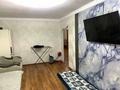 3-комнатная квартира · 70 м² · 4/5 этаж, мкр Юго-Восток, Язева 17 — Продается 3-комнатная квартира в Юго-Востоке, Караганда Просторная и уютная 3-комнатная квартира площадью 70 кв. м на 4 этаже 5-этажного дома. Отличный вариант для семьи — квартира полностью готова к проживанию и не требует дополнительных вложений. Выполнен новый качественный ремонт. Светлые комнаты, удобная планировка, чистый подъезд и спокойный двор. ️ Практически вся мебель остается новым владельцам. Забираем только холодильник, морозильник и телевизор. Остальная мебель остается, включая качественный диван, приобретенный за 400 000 тенге. Во всей квартире установлены новые современные люстры. Преимущества: Площадь — 70 кв. м 4 этаж из 5 Новый ремонт Большая часть мебели остается Новые люстры Развитая инфраструктура: рядом школы, детские сады, магазины, аптеки и остановки Цена: 30 000 000 тенге Звоните и записывайтесь на просмотр. Квартира продается в связи с переездом. Реальному покупателю — разумный торг при осмотре. за 25 млн ₸ в Казыбек би р-н — фото 4
