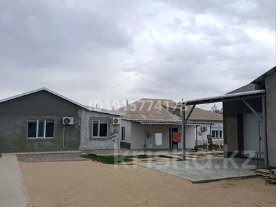 Отдельный дом · 4 комнаты · 210 м² · 18 сот., Кенжегалиев 133 — 1 ауыл за 40 млн ₸ в Кульсары
