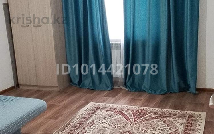 1-комнатная квартира · 30 м², мкр Шугыла, Жакаева 6 за 130 000 ₸ в Алматы, Наурызбайский р-н — фото 2