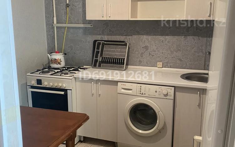 2-комнатная квартира, 51 м², 4/9 этаж, 27-й мкр 11 — Возле зелённого рынка