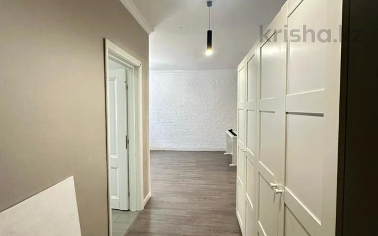 2-бөлмелі пәтер · 76.7 м² · 2/5 қабат, Абулхаир Хана, бағасы: 35 млн ₸ в Уральске — фото 2