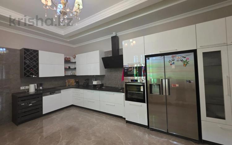 4-комнатная квартира · 170 м² · 1/8 этаж, Омарова 33 за 155 млн ₸ в Алматы, Медеуский р-н — фото 2