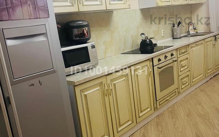 2-комнатная квартира · 80 м² · 9/10 этаж, Майлина за 300 000 〒 в Астане, Алматы р-н — фото 2