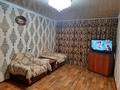 1-комнатная квартира, 40 м², 3/5 этаж посуточно, проспект Металлургов 7 за 6 000 〒 в Темиртау