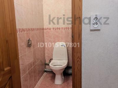 2-комнатная квартира · 54 м² · 8/9 этаж, мкр Жилгородок, Тынышпаева 49 за 16.8 млн ₸ в Актобе