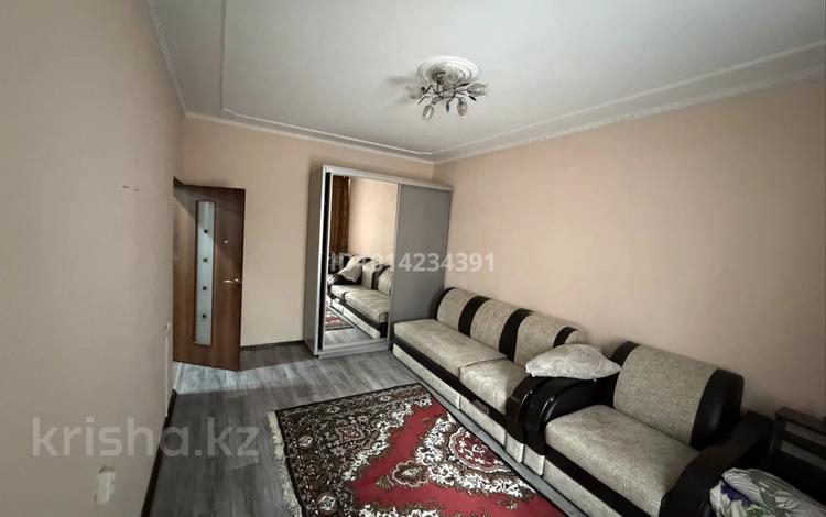 1-комнатная квартира · 45 м² · 2/5 этаж, мкр Аксай-3 28 за 220 000 ₸ в Алматы, Ауэзовский р-н — фото 2