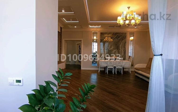 3-комнатная квартира · 150 м² · 5/7 этаж, Пугачёва за 78 млн ₸ в Уральске — фото 24
