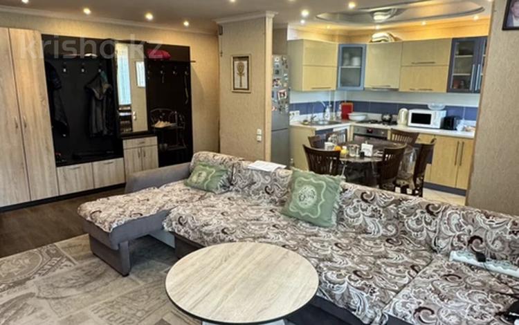 4-комнатная квартира · 74 м² · 5/9 этаж, мкр Юго-Восток, Гапеева 1 за 26 млн ₸ в Караганде, Казыбек би р-н — фото 2