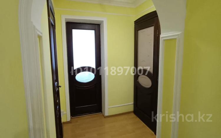 4-бөлмелі пәтер · 77 м² · 3/12 қабат, Просп. Абая 196/1, бағасы: 26.5 млн ₸ в Уральске, мкр Школьник — фото 2