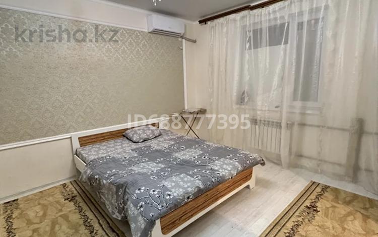 1-бөлмелі пәтер · 76 м², 17-ш/а. 90, бағасы: 12 000 ₸ в Актау, 17-й мкр — фото 2