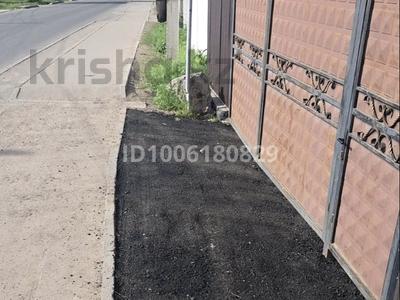 Отдельный дом · 4 комнаты · 100 м² · 10 сот., Асет Бейсеуов 127 за 25 млн ₸ в Каргалы (п. Фабричный)