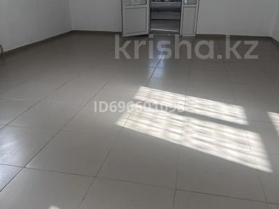 Офисы, магазины и бутики, склады · 110 м² за 150 000 ₸ в Актау, 31Б мкр