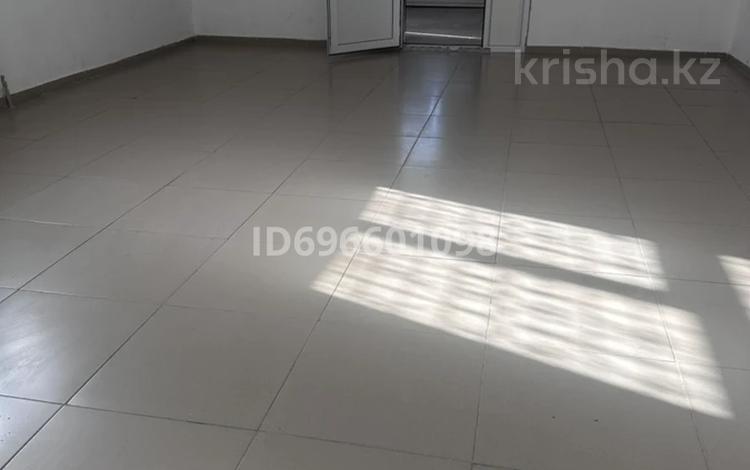 Офисы, магазины и бутики, склады · 110 м² за 150 000 ₸ в Актау, 31Б мкр — фото 2