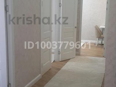 2-комнатная квартира · 64 м² · 13/15 этаж, 19-й мкр, 19 мкрн — ТРЦ. Байтерек за 200 000 ₸ в Актау