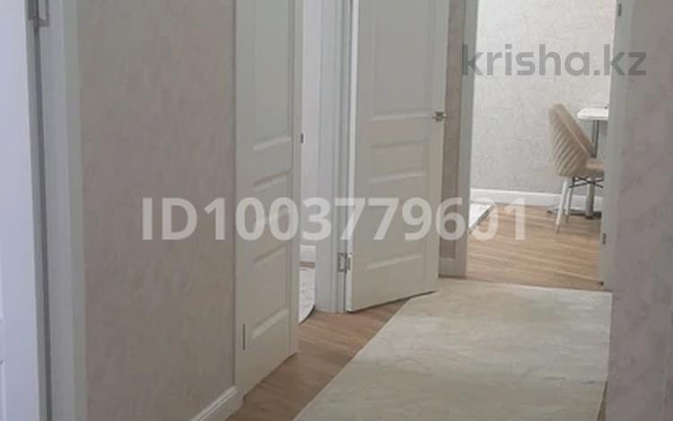 2-комнатная квартира · 64 м² · 13/15 этаж, 19-й мкр, 19 мкрн — ТРЦ. Байтерек за 200 000 ₸ в Актау — фото 2