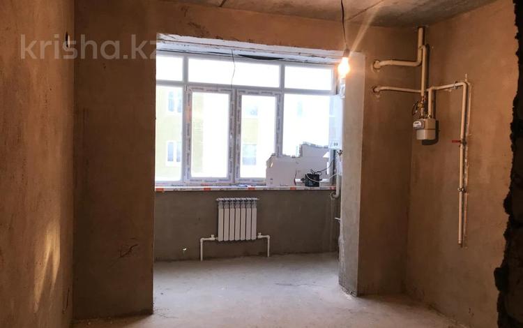 2-комнатная квартира, 68 м², 1/5 этаж, мкр. Алтын орда за 15.9 млн 〒 в Актобе, мкр. Алтын орда — фото 3