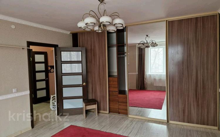 1-комнатная квартира, 35 м², 2/9 этаж помесячно, мкр Кунаева за 100 000 〒 в Уральске, мкр Кунаева — фото 2