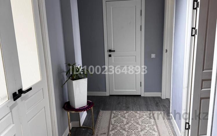 3-бөлмелі пәтер · 84 м² · 3/9 қабат, мкр Айгуль, Придорожная 87 — Гипермаркет Дина, бағасы: 30 млн ₸ в Уральске — фото 2