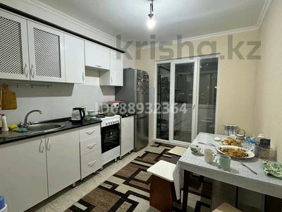 3-комнатная квартира, 80 м², 10/12 этаж помесячно, 11 көше 29/1 51 — Жаңа қала, жолдың бойында орналасқан, Әкімшілік, ТұранМол, Жаңа мешіт за 130 000 〒 в Туркестане