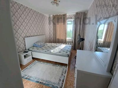 2-комнатная квартира · 54 м² · 3/5 этаж, 2 14 — 2 мкрн, магазин Добрый, школа. за 8 млн ₸ в Шульбинске