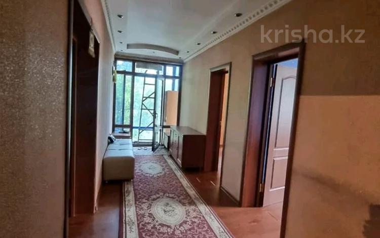 4-комнатный дом помесячно, 100 м², Мкр.Айгерим 2 76