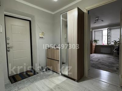 3-бөлмелі пәтер, 60 м², 3/5 қабат, мкр Центральный, Смп 136 3 — Ресторан Залина, Жетикара по Сырым Датова, бағасы: 19 млн 〒 в Атырау, мкр Центральный