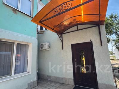 4-комнатная квартира · 87 м² · 1/2 этаж, Ауэзова 60 за 27 млн 〒 в Атырау, мкр Жилгородок