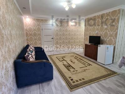 2-бөлмелі пәтер, 50 м² тәулігіне, Толе би — Айтиева, бағасы: 8 000 〒 в Таразе