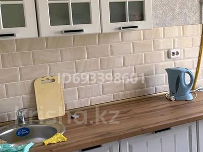 1-бөлмелі пәтер, 50 м², 3/5 қабат, мкр. 4 12, бағасы: 20 млн 〒 в Уральске, мкр. 4