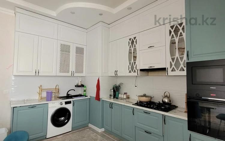 3-комнатная квартира · 107 м² · 5/5 этаж, 34-й мкр 14 за 28 млн ₸ в Актау — фото 2