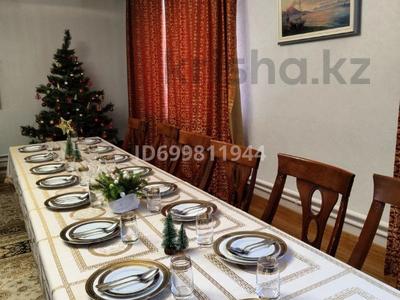 Аренда домов или дач посуточно в Алматы: Дом · 7 комнат · 440 м², мкр Таугуль-3, ул. Ильяса Ахметова 17 — Almaty Mall за 120 000 〒 Дом · 7 комнат · 440 м², мкр Таугуль-3, ул. Ильяса Ахметова 17 — Almaty Mall за 120 000 〒 в Алматы, Ауэзовский р-н