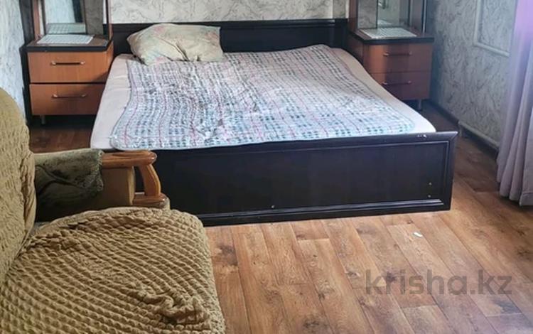 3-бөлмелі пәтер · 60 м² · 3/3 қабат, Пр Айбергенова 6, бағасы: 180 000 ₸ в Шымкенте — фото 2