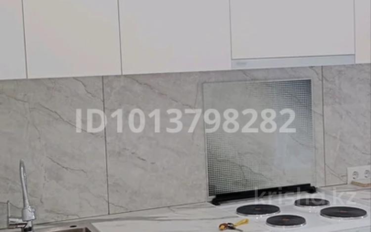1-комнатная квартира · 45 м² · 2/13 этаж, мкр Новый Город, Букетова 3 за 25 млн ₸ в Караганде, Казыбек би р-н — фото 2
