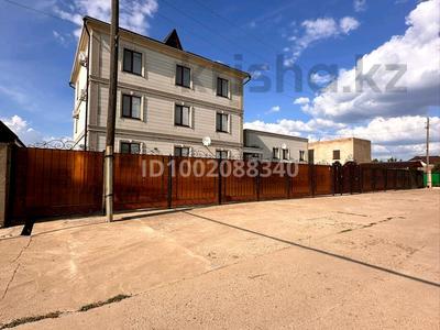 Отдельный дом · 10 комнат · 600 м² · 8 сот., мкр Айгуль, Остановка Казахстан — За CHECHIL PUB за 260 млн 〒 в Уральске