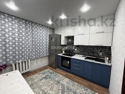 2-комнатная квартира, 50 м², 9/9 этаж, 4 мкр за 8.5 млн 〒 в Лисаковске
