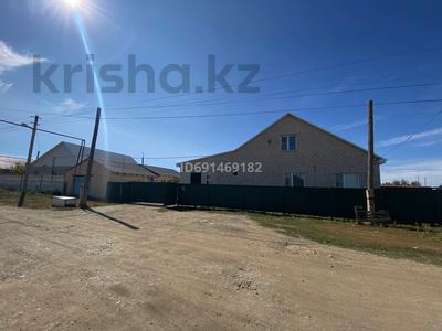 Отдельный дом · 5 комнат · 150 м² · 10 сот., мкр 41-й разъезд, Атаниязова 48(54) — Атаниязова за 27 млн 〒 в Актобе