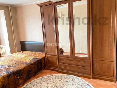 2-комнатная квартира, 60 м², 3/9 этаж посуточно, Назарбаева 153/155 за 8 000 〒 в Талдыкоргане