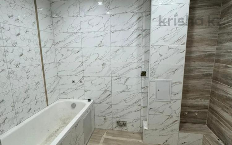 2-комнатная квартира · 55 м² · 1/5 этаж, мкр 8, Братьев Жубановых за 18 млн ₸ в Актобе — фото 3