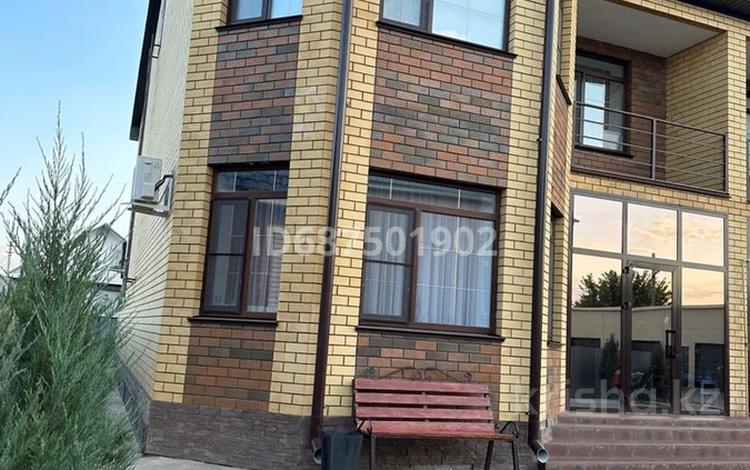 Жеке үй • 5 бөлмелер • 200 м² • 4 сот., Дархан 22/2, бағасы: 95 млн 〒 в Уральске — фото 2