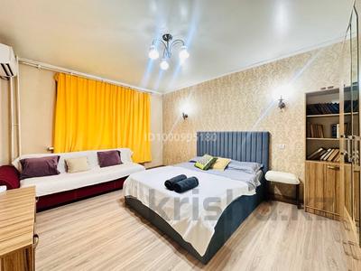 3-бөлмелі пәтер · 80 м² · 1/5 қабат, Уалиханова 83 — Уалиханова Богенбай Батыра, бағасы: 17 900 ₸ в Алматы, Медеуский р-н